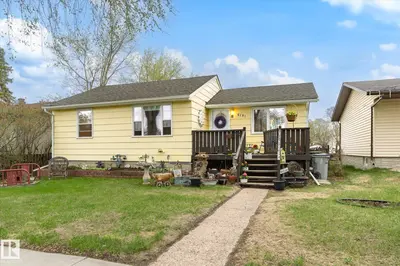 Interior photo 1 of 5131 53 ST