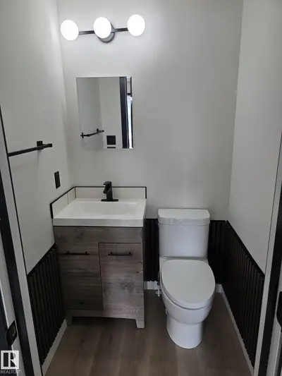 Interior photo 4 of 