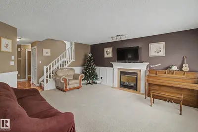 Interior photo 3 of 1922 ROBERTSON CR SW