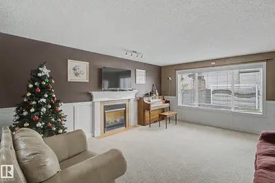 Interior photo 2 of 1922 ROBERTSON CR SW