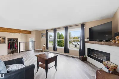 Interior photo 2 of 5104 56 ST