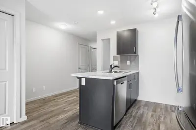 Interior photo 3 of #424 5515 7 AV SW