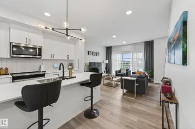 Interior photo 3 of 512 37 ST SW