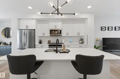 Interior photo 4 of 512 37 ST SW