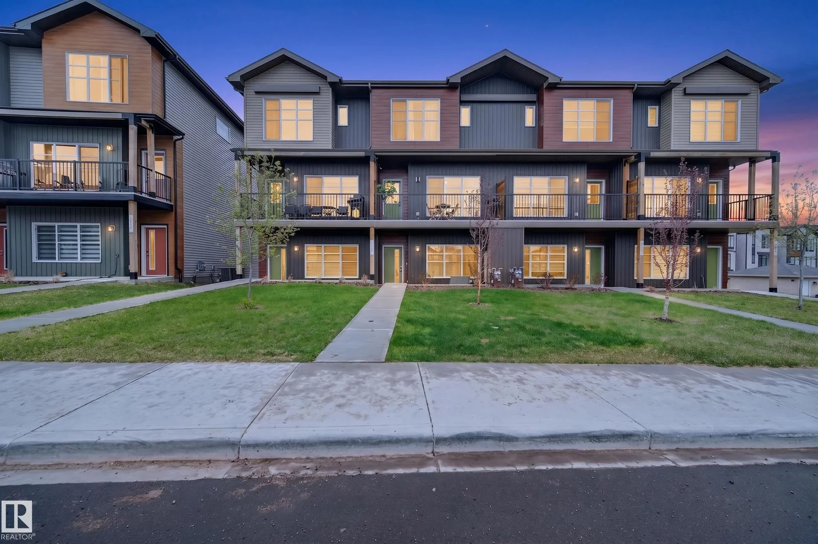 512 37 ST SW, Edmonton - 3 bedroom Residential Attached for sale
