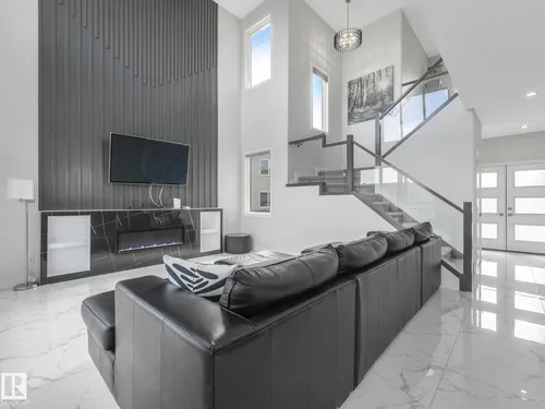 1104 152 AV NW, Edmonton - $710,000