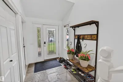 Interior photo 3 of 4007 41 AV