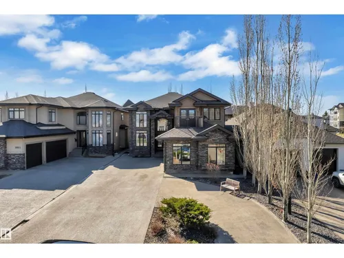 10915 175 AV NW, Edmonton - $896,000