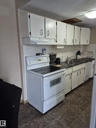 Interior photo 2 of 4 AMBERLY CT NW