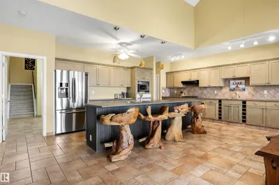 Interior photo 4 of 621 1 AV S