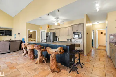 Interior photo 3 of 621 1 AV S