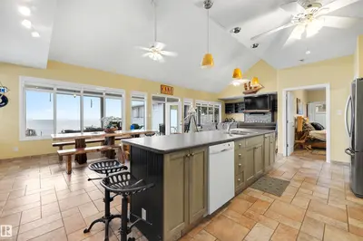 Interior photo 2 of 621 1 AV S