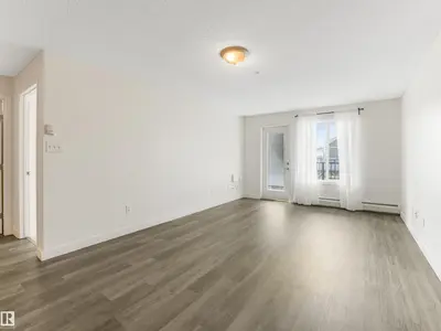 Interior photo 4 of 