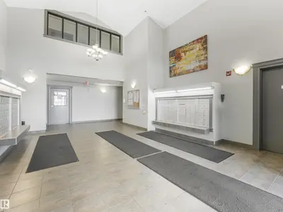 Interior photo 1 of 