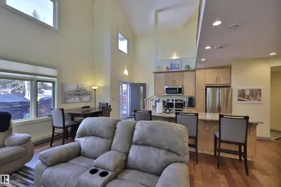 Interior photo 3 of 1017-2ave Mameo BE