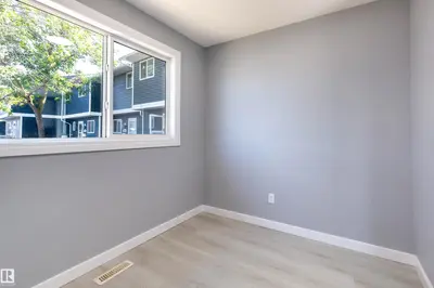 Interior photo 4 of 547 DUNLUCE RD NW