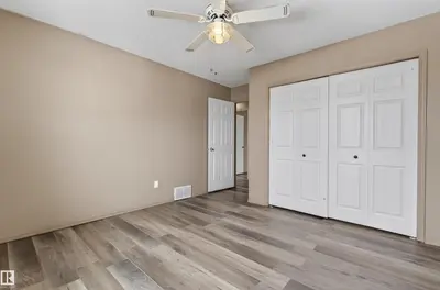 Interior photo 2 of 3917 52 AV