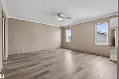 Interior photo 3 of 3917 52 AV