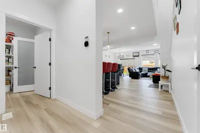 Interior photo 4 of 1340 11 AV NW