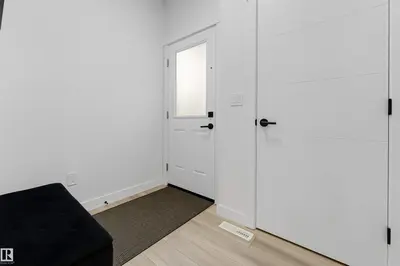 Interior photo 3 of 1340 11 AV NW