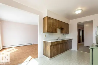 Interior photo 4 of 8924 85 AV NW
