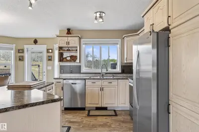 Interior photo 4 of 5121 Pine DR
