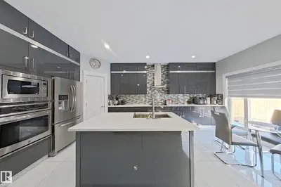 Interior photo 4 of 3107 13 AV NW