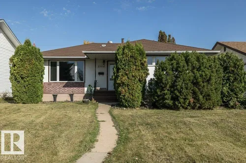 5304 92 AV NW, Edmonton - $429,800