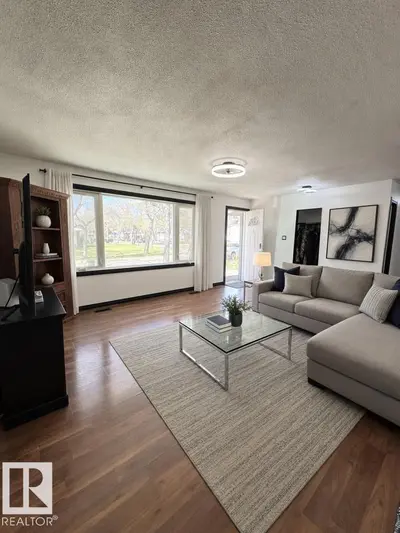 Interior photo 3 of 45 LAMBERT CR