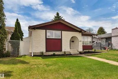 Interior photo 1 of 11719 152A AV NW