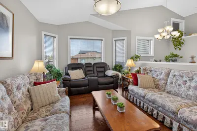 Interior photo 4 of 21 Beaverhill View Cr