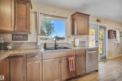 Interior photo 4 of 112 Oak Drive