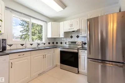 Interior photo 2 of 722 GRANDIN DR