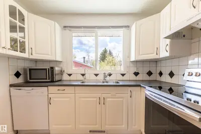 Interior photo 4 of 722 GRANDIN DR