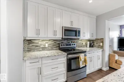 Interior photo 4 of 3 RICHMOND LI