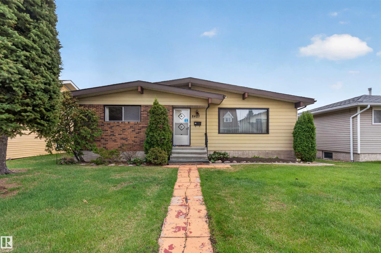 8407 150 AV NW, Edmonton - 4 bedroom Detached Single Family for sale