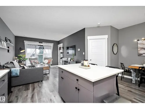 #406 10518 113 ST NW, Edmonton - $215,000