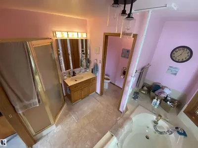 Interior photo 4 of 5413 47 AV