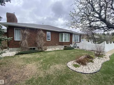 Interior photo 1 of 5413 47 AV