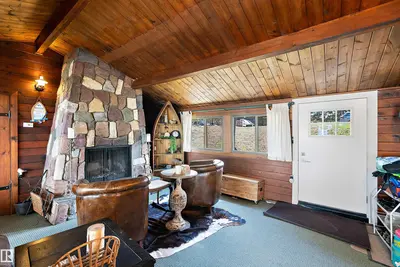 Interior photo 4 of 14 Viola Beach