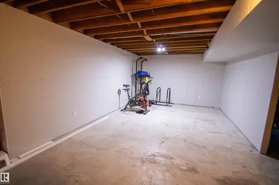 Interior photo 4 of 5125 46 Ave