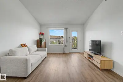 Interior photo 3 of #1401 9363 SIMPSON DR NW