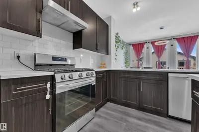 Interior photo 2 of 2611 PRICE CM SW