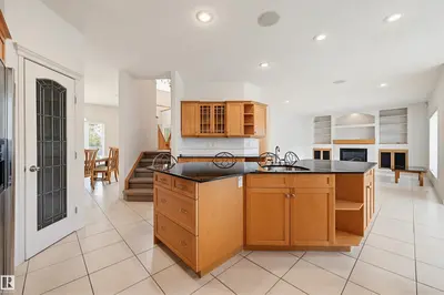 Interior photo 2 of 652 HENDERSON ST NW