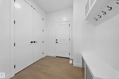 Interior photo 4 of 