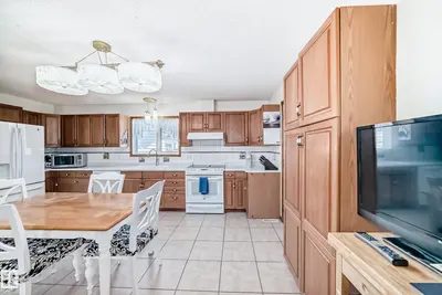 Interior photo 2 of 15330 99 AV NW
