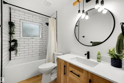 Interior photo 2 of 9 HUMMINGBIRD RD