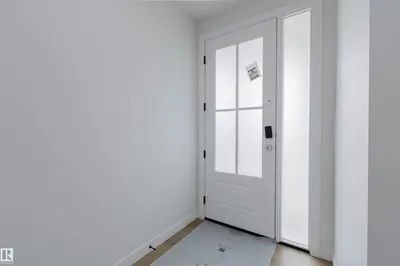 Interior photo 1 of 226 EDGEMONT GR NW