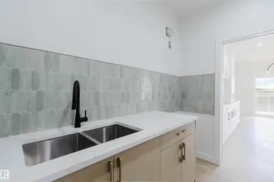 Interior photo 4 of 226 EDGEMONT GR NW