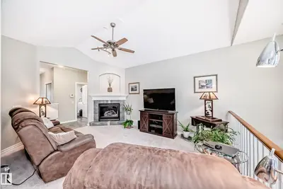 Interior photo 2 of 576 GLENWRIGHT CR NW